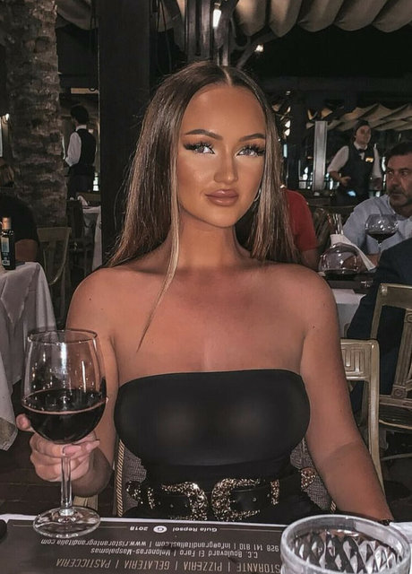 Naakte gelekte OnlyFans-foto van Christina Laegreid