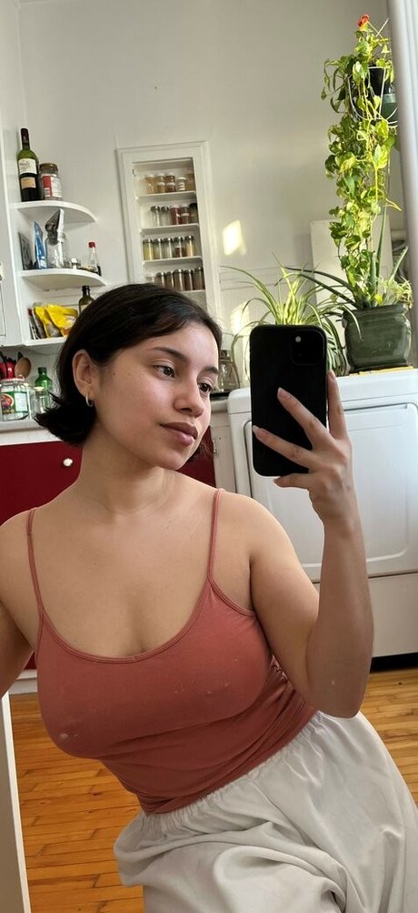 Naakte gelekte OnlyFans-foto van Vymysela