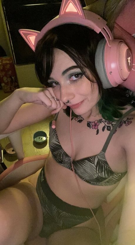 Naakte gelekte OnlyFans-foto van Angelicluna