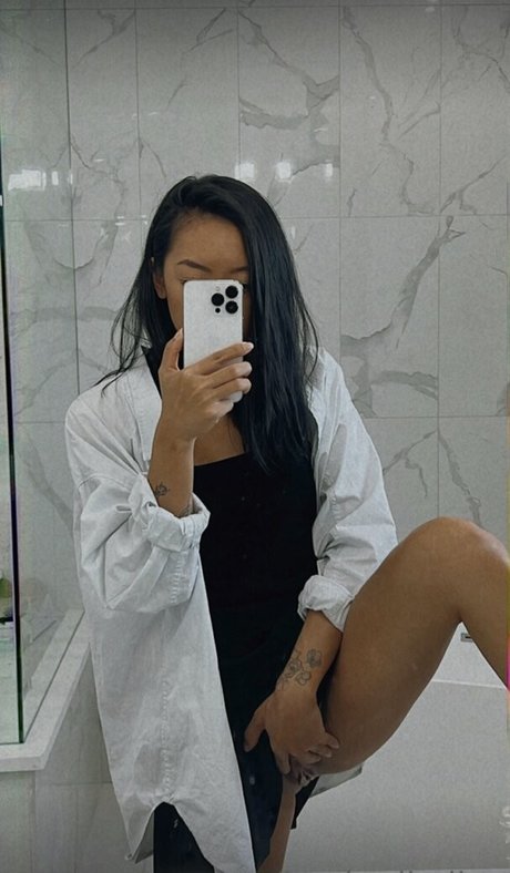 Naakte gelekte OnlyFans-foto van Banhmibailee
