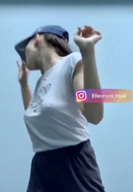 Naakte gelekte OnlyFans-foto van Elleonora Royal