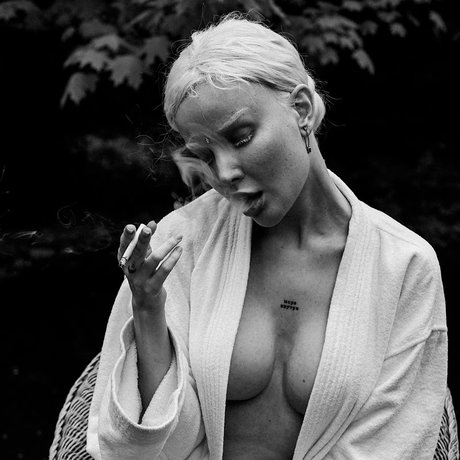 Naakte gelekte OnlyFans-foto van Alisa Liss