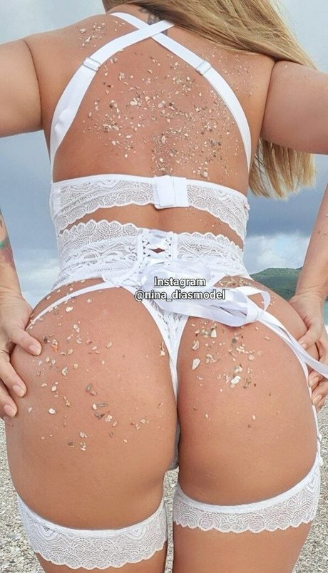 Naakte gelekte OnlyFans-foto van Nina Dias