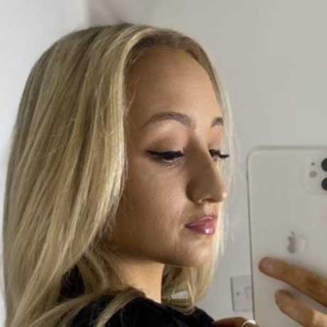 Naakte gelekte OnlyFans-foto van Nikkitta Sawyer