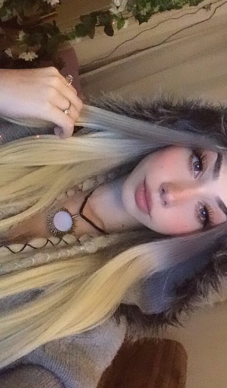 Naakte gelekte OnlyFans-foto van Afroditejpg