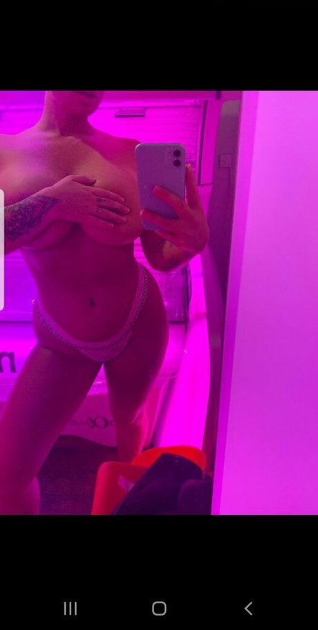 Naakte gelekte OnlyFans-foto van Stasiababyg