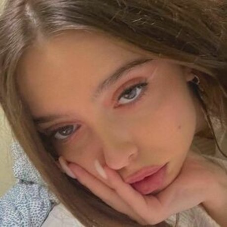 Naakte gelekte OnlyFans-foto van Veronifka