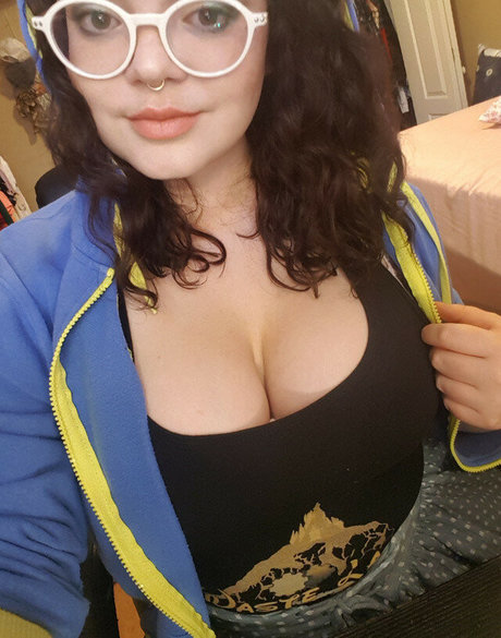Naakte gelekte OnlyFans-foto van Salinafloye