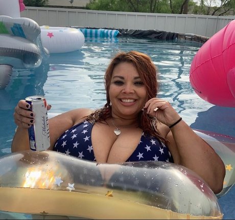 Naakte gelekte OnlyFans-foto van Sueann