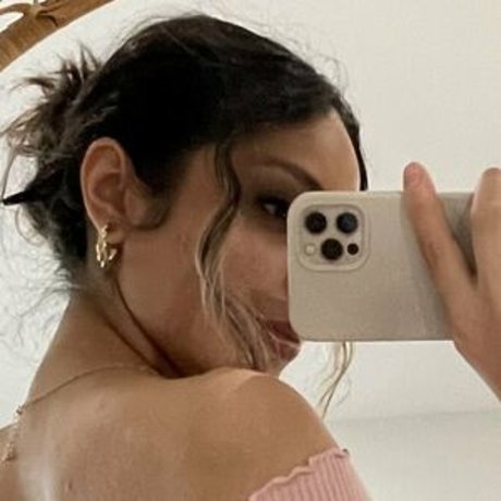 Naakte gelekte OnlyFans-foto van Jasmynnive