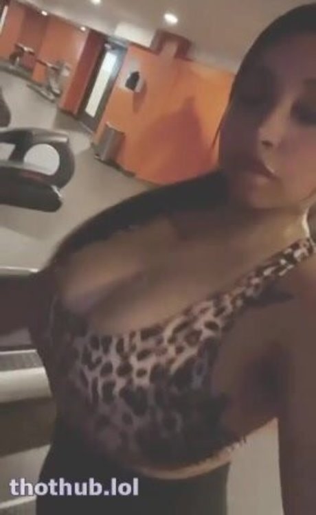 Naakte gelekte OnlyFans-foto van Tania Ramos