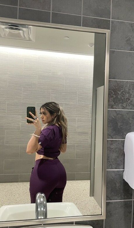 Naakte gelekte OnlyFans-foto van Lermabritney