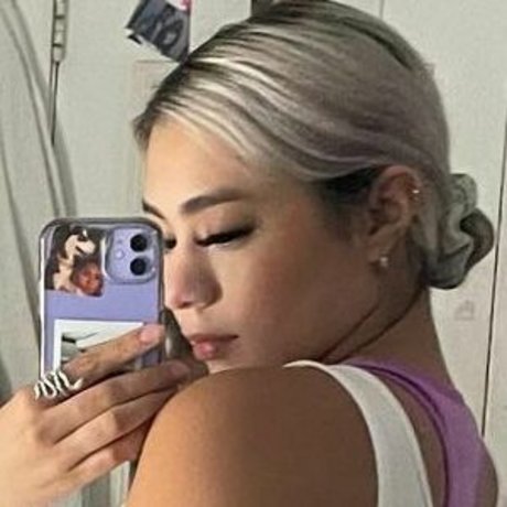 Naakte gelekte OnlyFans-foto van Lermabritney