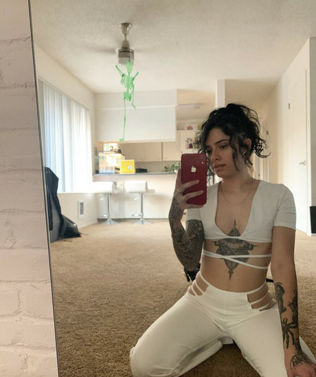 Naakte gelekte OnlyFans-foto van Kamikoko