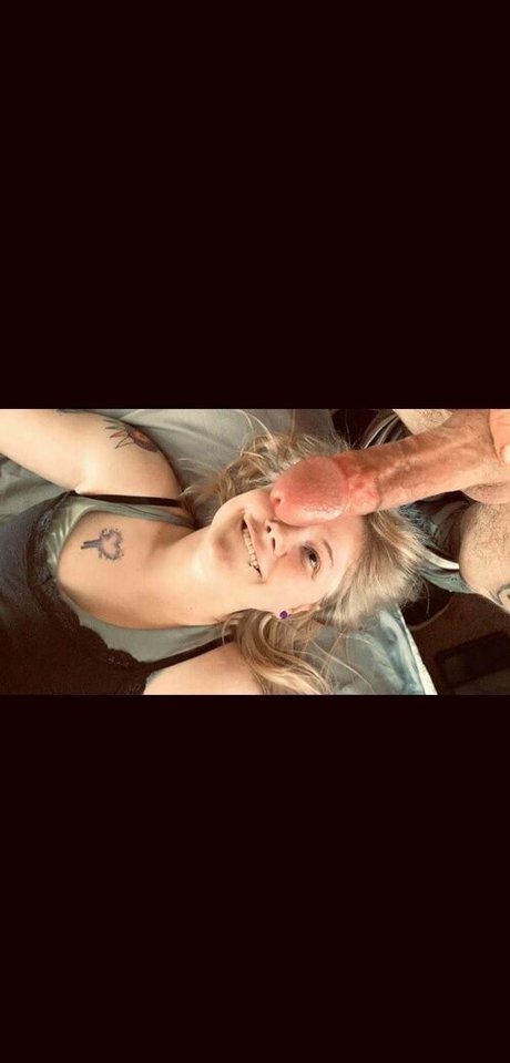 Naakte gelekte OnlyFans-foto van Little Leah