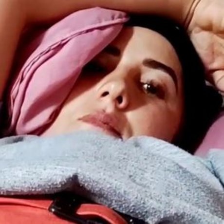 Naakte gelekte OnlyFans-foto van Shirlene Agata