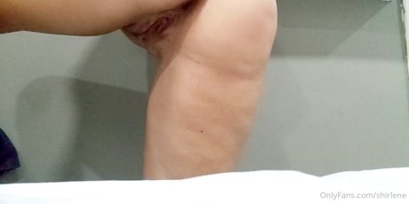 Naakte gelekte OnlyFans-foto van Shirlene Agata