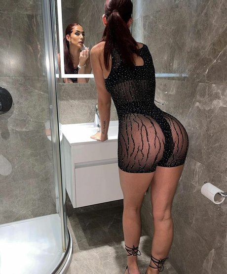 Naakte gelekte OnlyFans-foto van Dzestina Grigonyte