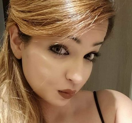 Zareen Zoya Khan