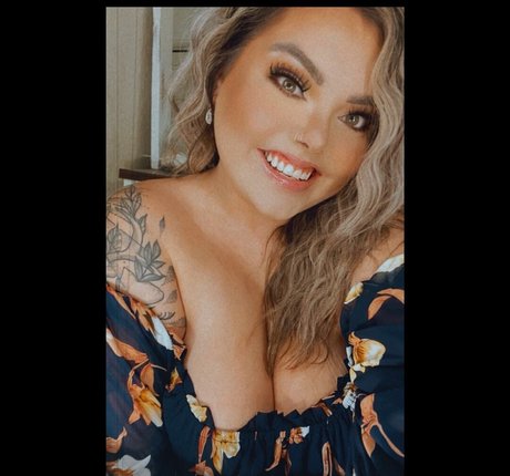 Lilly Zamora