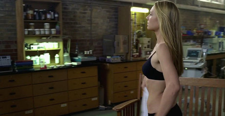 Naakte gelekte OnlyFans-foto van Anna Torv
