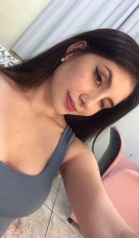 Naakte gelekte OnlyFans-foto van Ilamie