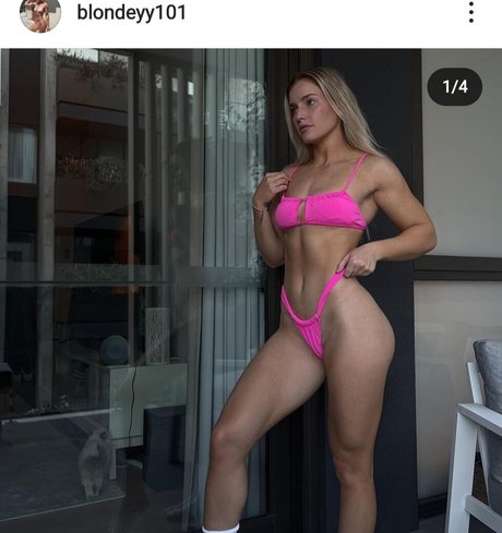 Naakte gelekte OnlyFans-foto van Blondeyy101