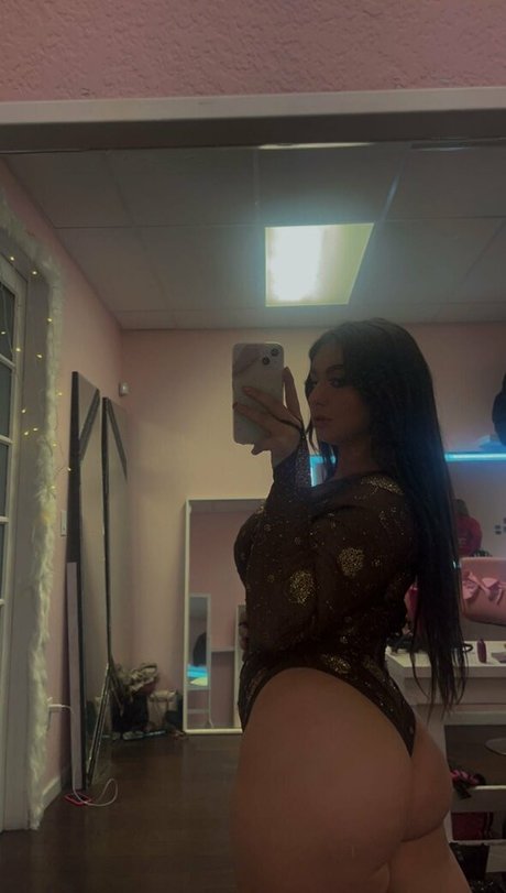 Naakte gelekte OnlyFans-foto van Lizzie Foxie
