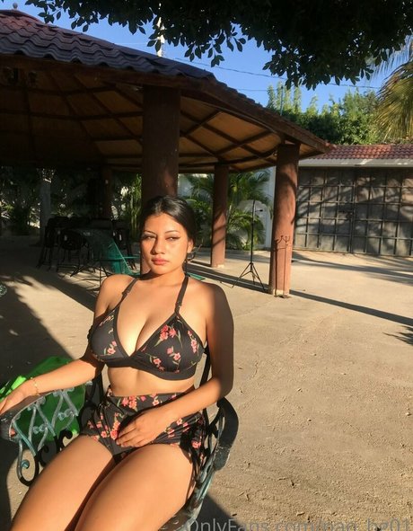 Naakte gelekte OnlyFans-foto van Paola Bustamante