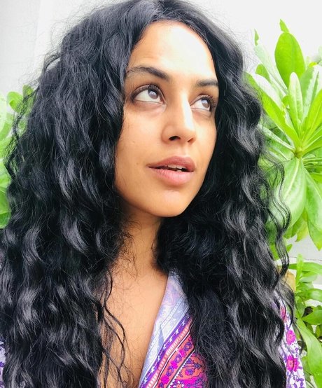 Naakte gelekte OnlyFans-foto van Agam Darshi