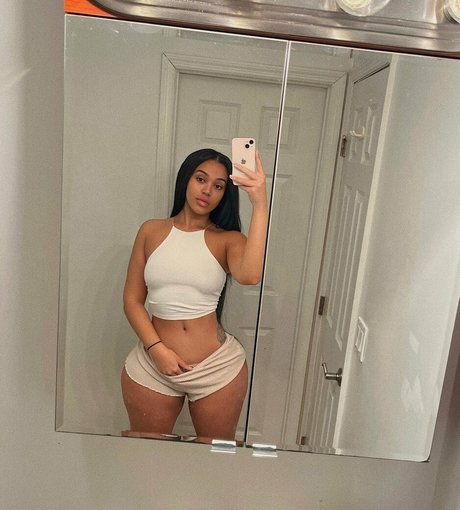 Naakte gelekte OnlyFans-foto van Neldolll