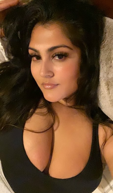 Naakte gelekte OnlyFans-foto van Sanjana