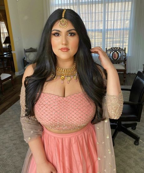 Naakte gelekte OnlyFans-foto van Sanjana