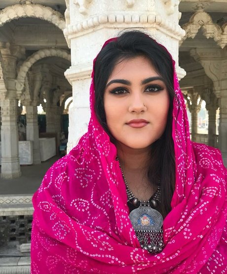 Naakte gelekte OnlyFans-foto van Sanjana