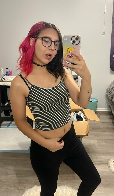 Naakte gelekte OnlyFans-foto van Emilyuwu