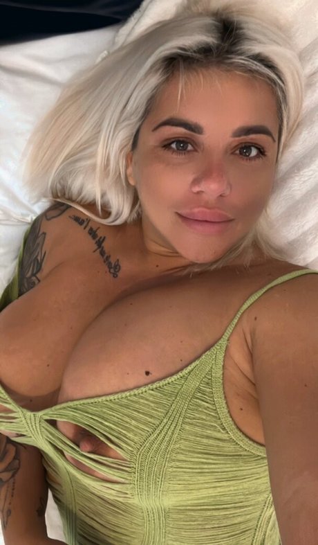Naakte gelekte OnlyFans-foto van Raluval