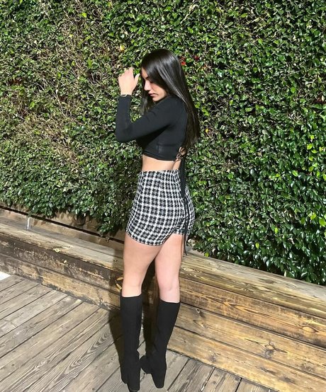 Naakte gelekte OnlyFans-foto van Sara Avni