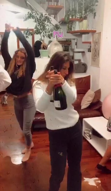 Naakte gelekte OnlyFans-foto van Elissa T
