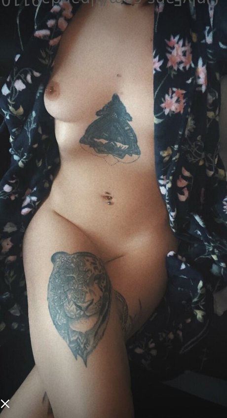 Naakte gelekte OnlyFans-foto van Flopsy911