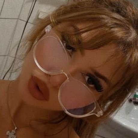 Naakte gelekte OnlyFans-foto van Stassiapetsou