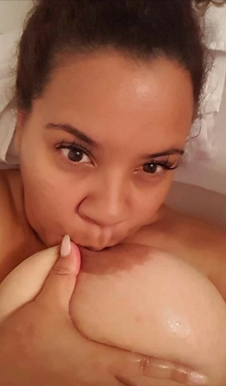 Naakte gelekte OnlyFans-foto van Faithful34
