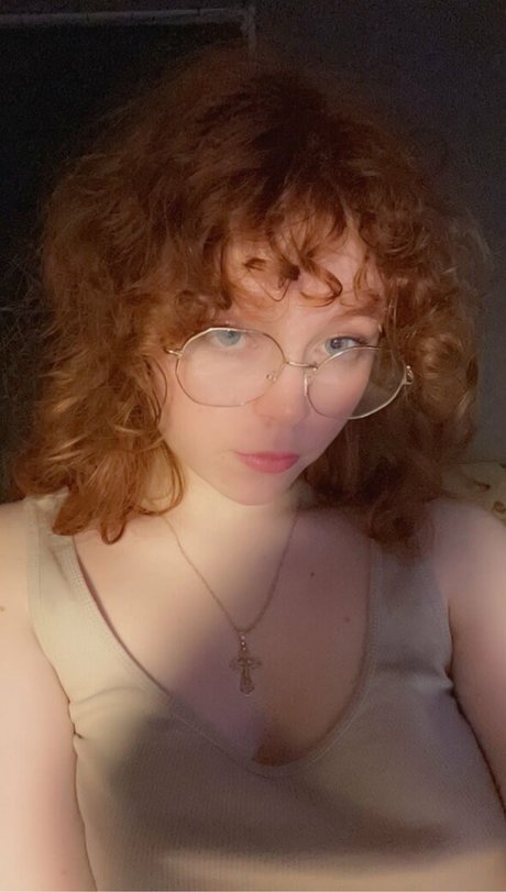 Naakte gelekte OnlyFans-foto van Strawberry Vi