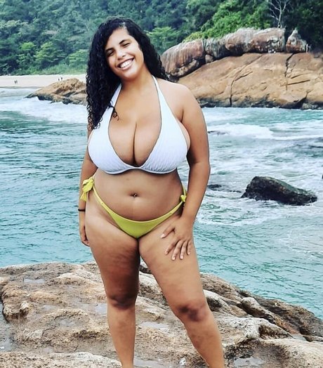 Naakte gelekte OnlyFans-foto van Mayla Coimbra