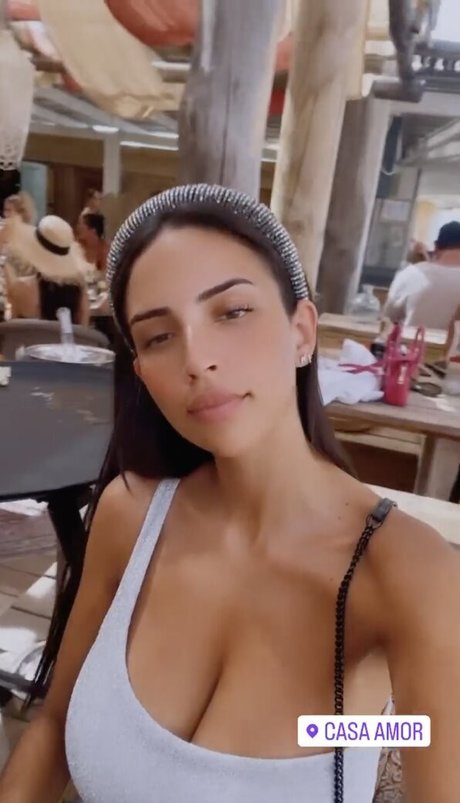 Naakte gelekte OnlyFans-foto van Chirine Sabaiti