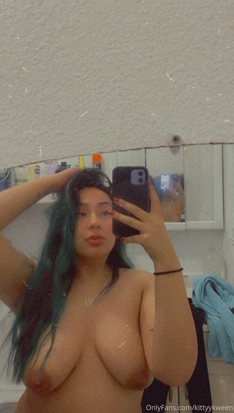 Naakte gelekte OnlyFans-foto van Halloweenlily