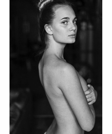 Naakte gelekte OnlyFans-foto van Anncornel