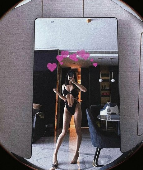 Naakte gelekte OnlyFans-foto van Luna Hwang
