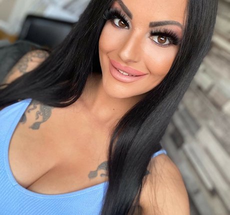 Naakte gelekte OnlyFans-foto van Irelandinkedprincessxx