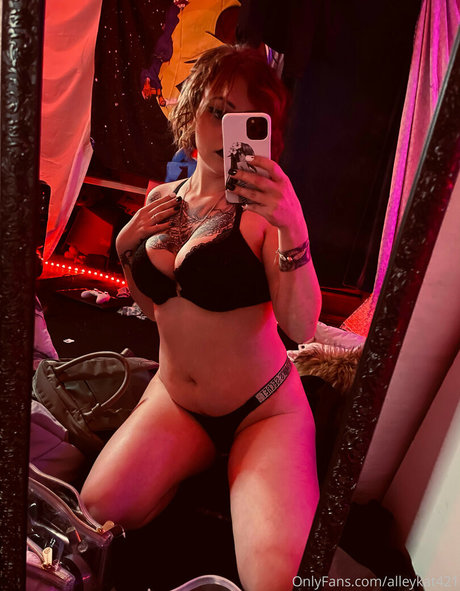 Naakte gelekte OnlyFans-foto van Alleykat421
