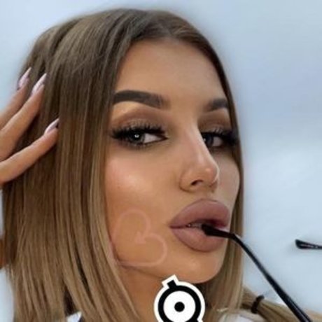 Naakte gelekte OnlyFans-foto van Luxurydoll